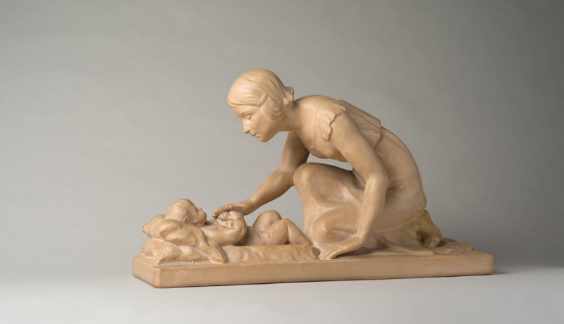 Sculpture, femme et enfant